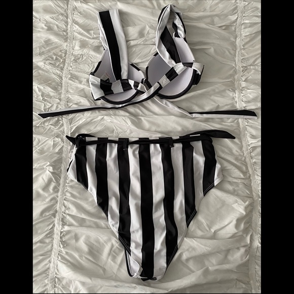 Swimsuit - Picture 4 of 5